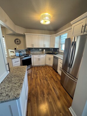 電子レンジ、オーブン、コンロ、食器洗い機