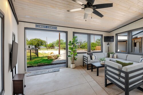 Lakeside Sandlot-New-Wiffle ball field+Hot Tub-Close to Rocker B-Family Fun!