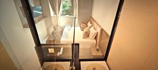 2 habitaciones, tabla de planchar con plancha, wifi y ropa de cama 