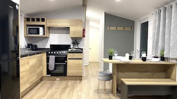 Comfort Apartment, 3 Bedrooms, Non Smoking, Patio | Private kitchen