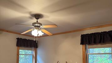 2 bedrooms, travel cot, free WiFi, bed sheets