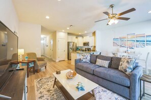 TV - Bright & Modern Beach Getaway-Pool+Prime Location (Panama City Beac)