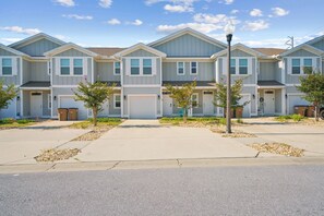 Exterior - Bright & Modern Beach Getaway-Pool+Prime Location (Panama City Beac)