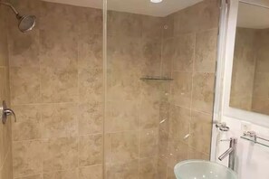 Handtücher, Seife, Toilettenpapier