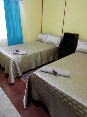 2 bedrooms, iron/ironing board, bed sheets