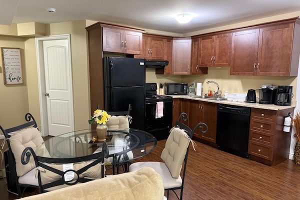 Microondas, horno, parrilla de estufa y lavavajillas