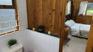 Toallas, jabón y papel higiénico