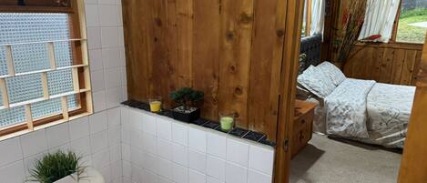 Håndklær, såpe og toalettpapir