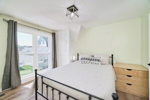 3 bedrooms, WiFi, bed sheets - Lovely 3-bedroom house with AC in charming Manistee (Manistee)