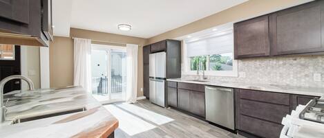 Micro-ondas, chaleira elétrica, torradeira, liquidificador