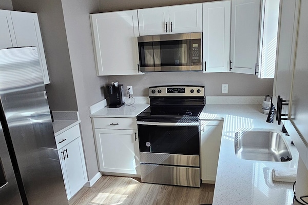 Refrigerador, microondas, horno, placa de cocina