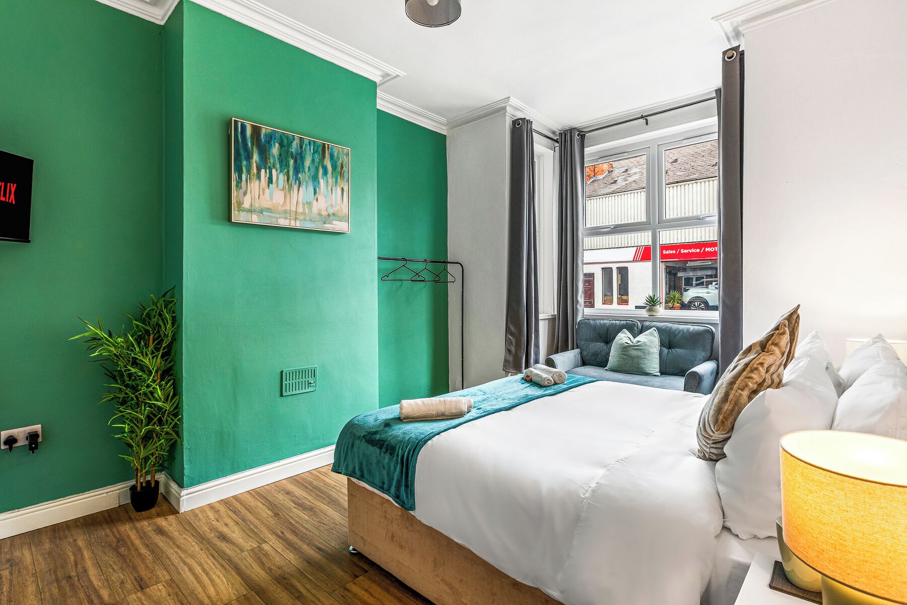 Iron/ironing board, WiFi, bed sheets