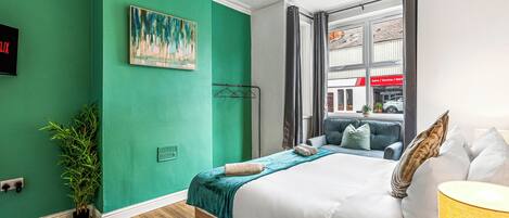 Iron/ironing board, WiFi, bed sheets