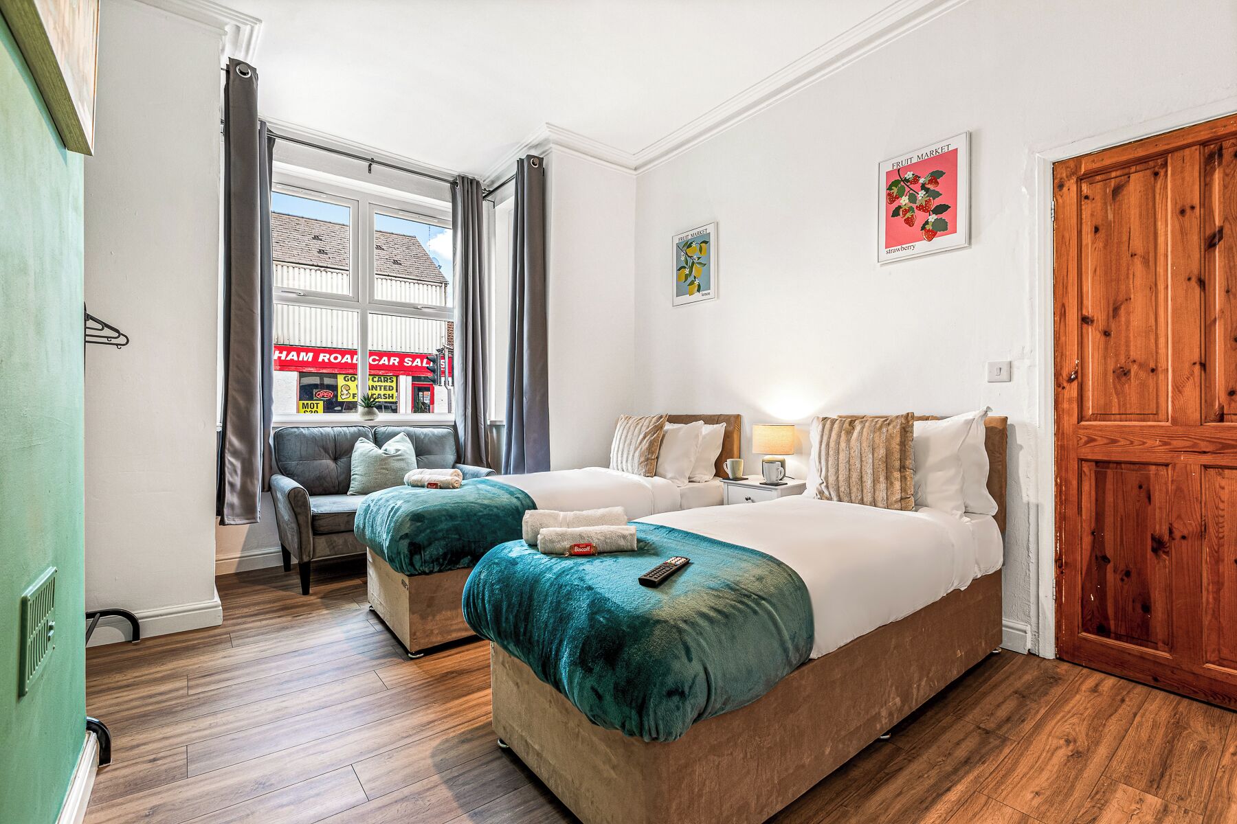 Iron/ironing board, WiFi, bed sheets