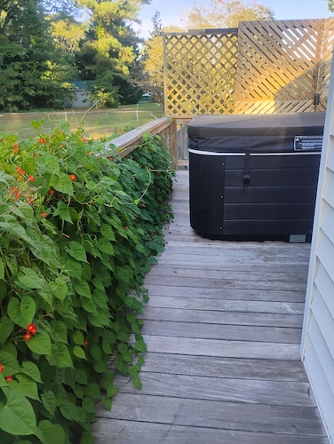 Kilmarnock Rivah Retreat~Pooltable~MovieScreen~Hot Tub~NrbyShoppingDiningGoCarts