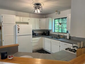 Microwave, oven, stovetop, dishwasher - 2 Bedroom Condo in the Heart of Santa Fe (Santa Fe)