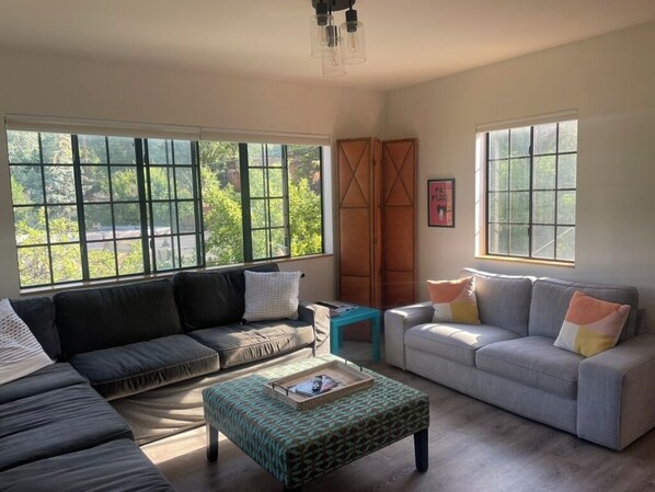 TV - 2 Bedroom Condo in the Heart of Santa Fe (Santa Fe)