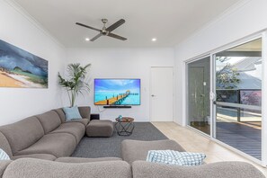 Smart TV - Coastal Home | Heated Pool | Flexible Stay (Hillarys)