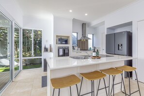 Fridge, microwave, oven, stovetop - Coastal Home | Heated Pool | Flexible Stay (Hillarys)