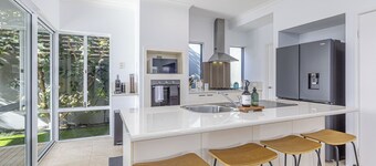 Relax & Unwind – Stylish Stay by Hillarys Marina