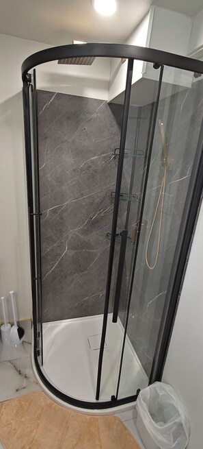 Hair dryer, towels, soap, shampoo - Private 2BR Suite With Parking Minutes Near Ottawa Airport (Ottawa)