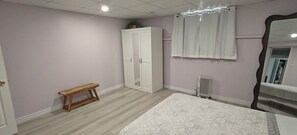 2 bedrooms, iron/ironing board, free WiFi, bed sheets - Private 2BR Suite With Parking Minutes Near Ottawa Airport (Ottawa)