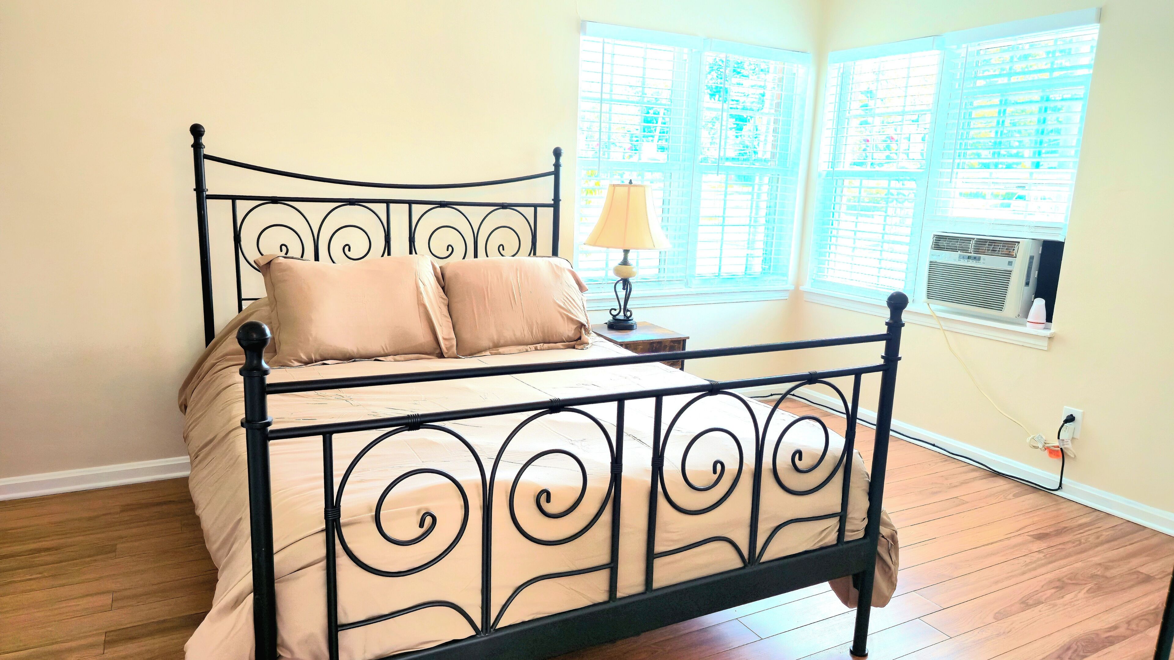 2 slaapkamers, een strijkplank/strijkijzer, gratis wifi, beddengoed