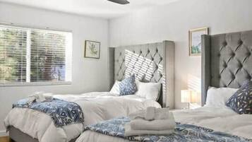 4 bedrooms, desk, iron/ironing board, free WiFi