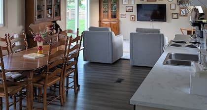 Alpaca Farm Retreat â Cozy 2BR Stay on Kloud 9 Haven, Near Beach & Wineries