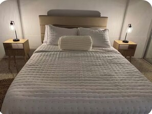 4 bedrooms, iron/ironing board, Internet, bed sheets
