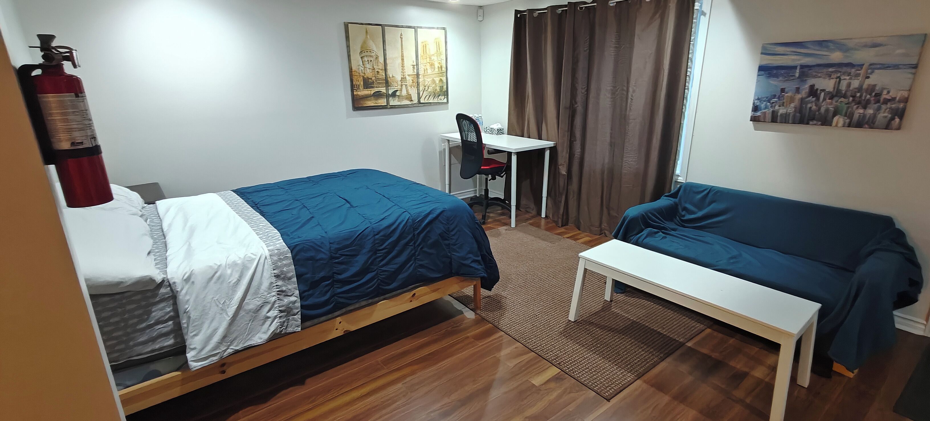 1 bedroom, desk, bed sheets