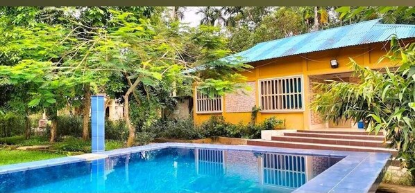 Outdoor pool - Hermitage Guest House (Kamalganj)