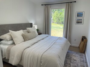 2 bedrooms, iron/ironing board, Internet, bed sheets