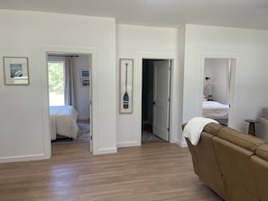 2 bedrooms, iron/ironing board, Internet, bed sheets