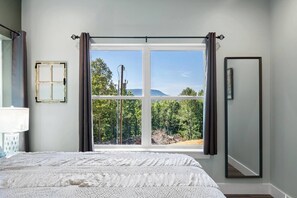 7 bedrooms, iron/ironing board, WiFi, bed sheets