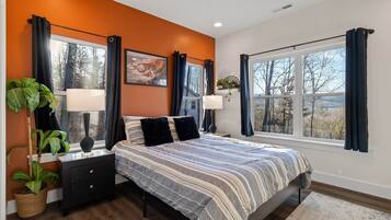 7 bedrooms, iron/ironing board, WiFi, bed sheets