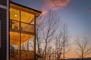 Exterior - Chatt Vistas|3Story|NEW|6bdr6ba|Theater|Hot Tub (Fairview)