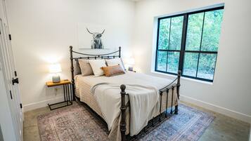 3 bedrooms, iron/ironing board, internet