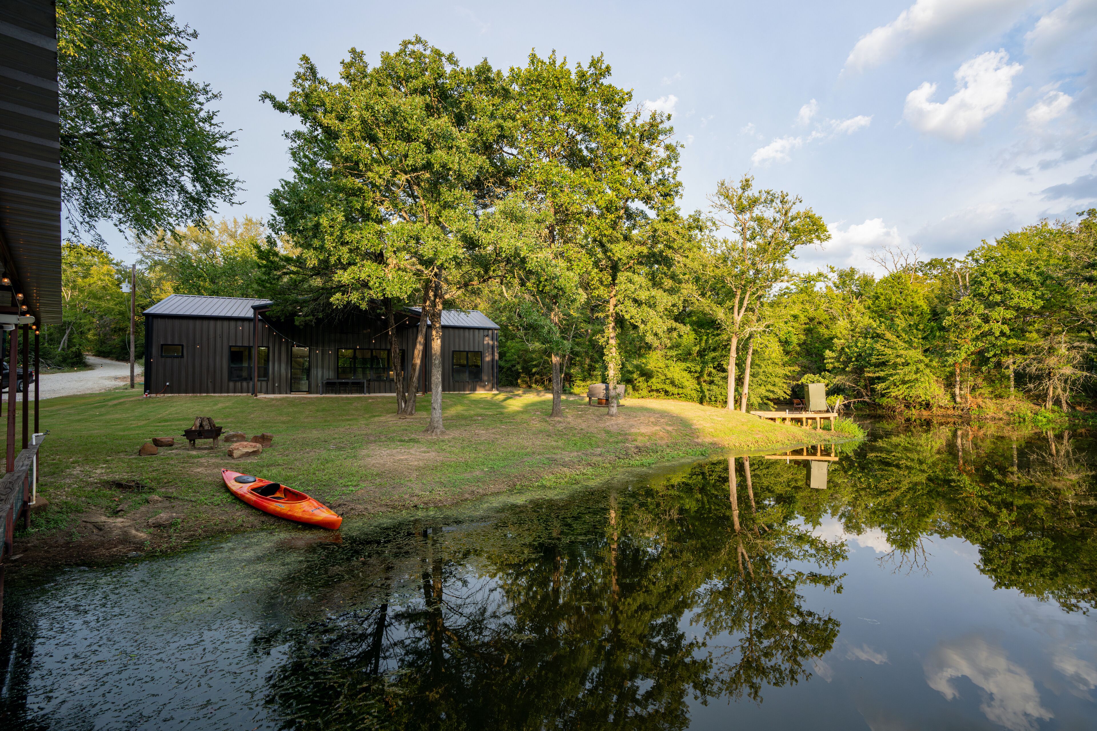 المنشأة من الخارج