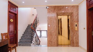 Lift - Sky 2 Hotel (Kinh Bac)