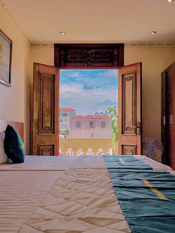 Desk, laptop workspace, iron/ironing board, free WiFi - Sky 2 Hotel (Bac Ninh)