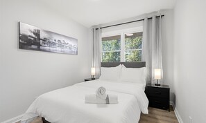 4 bedrooms, iron/ironing board, free WiFi - The Emerald | Grand | Old Town Views (Alexandria)