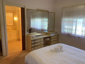 5 makuuhuonetta, silitysrauta/-lauta, Wi-Fi, vuodevaatteet