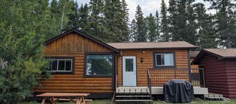 Boreal Owl: A cozy 1-bedroom lakefront cabin at Clearwater Lake
