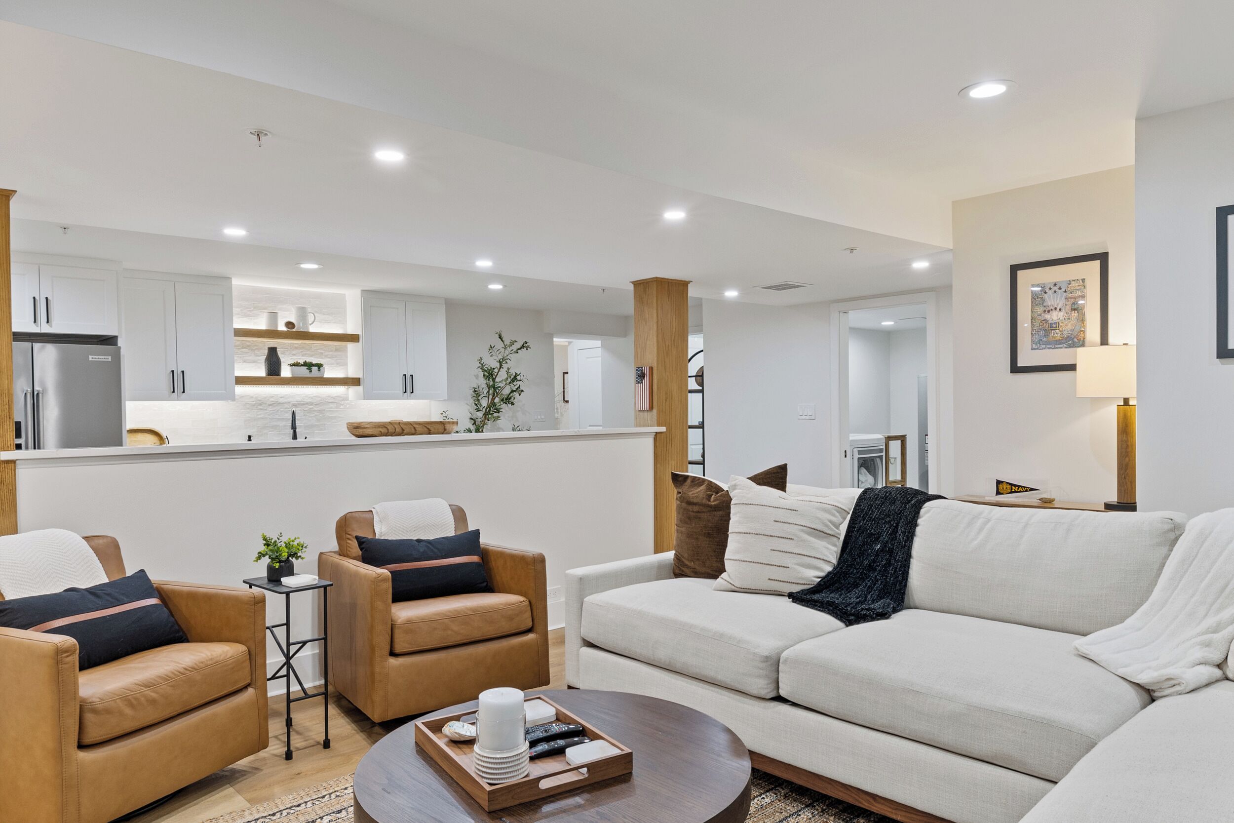 Smart-TV, Kamin, Tischtennisplatte, Bücher