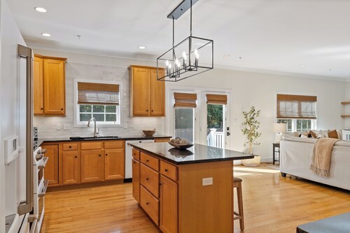 The GOAT Getaway, Cozy Winter Retreat by the Naval Academy