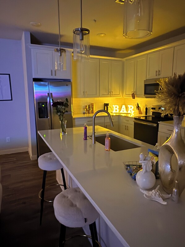 電子レンジ、オーブン、コンロ、食器洗い機