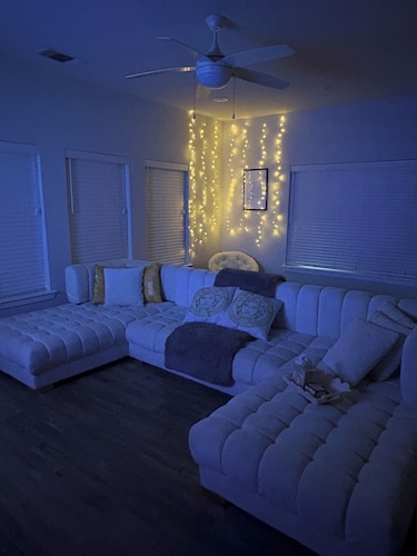 Cozy 1-bedroom apartment in charming Katy with fitness room, AC