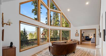 Lake+Mountain Views - Hot Tub - Hideaway Lodge
