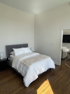 2 室のベッドルーム、アイロン / アイロン台、WiFi (無料)、ベッドシーツ